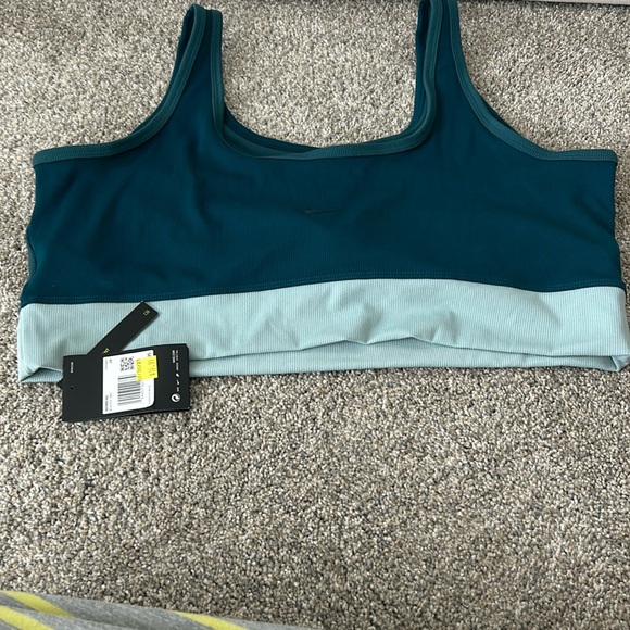 Nike Other - Women’s 2XL Bra/Tank